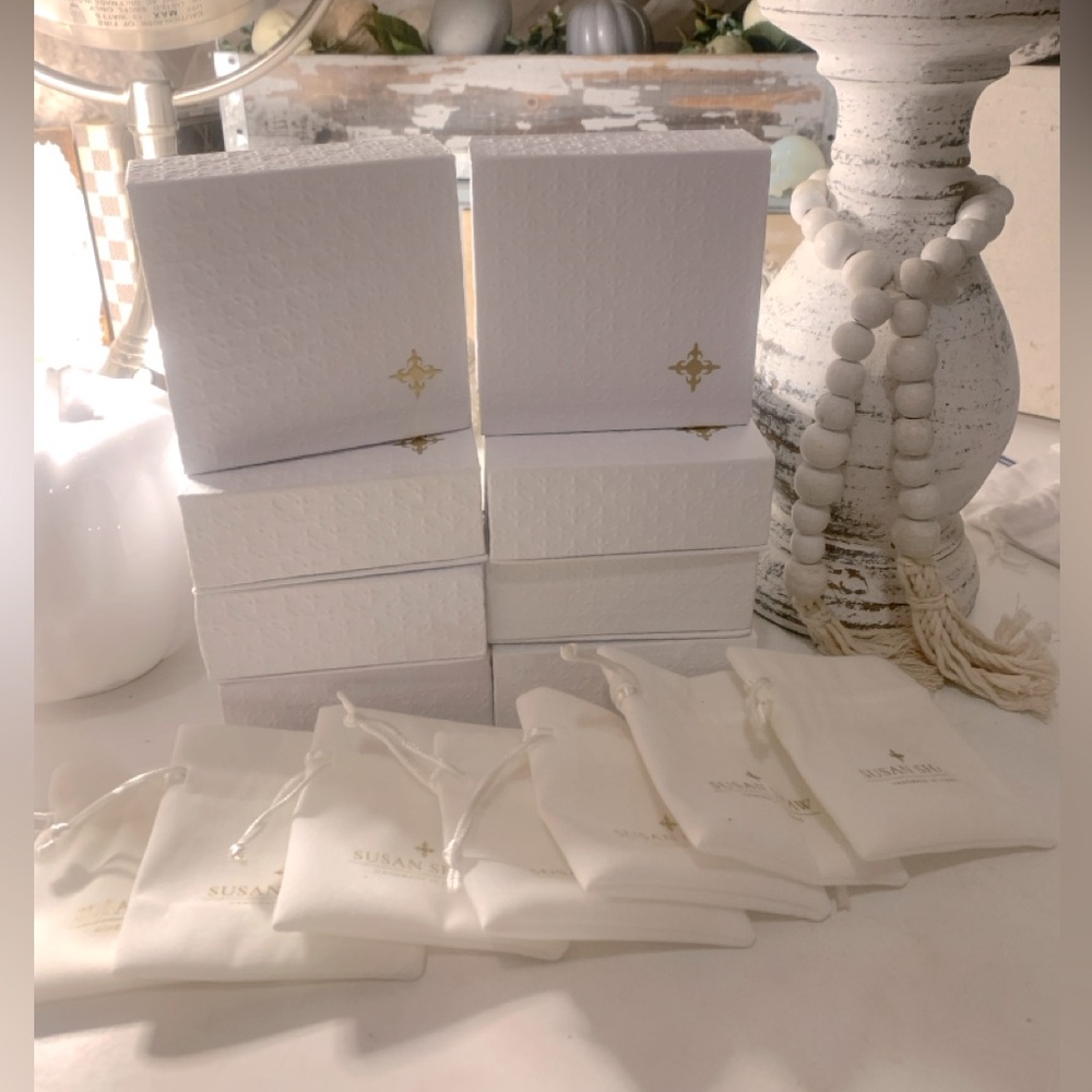 Susan Shaw 7 jewerly boxes and 7 jewelry bags ￼